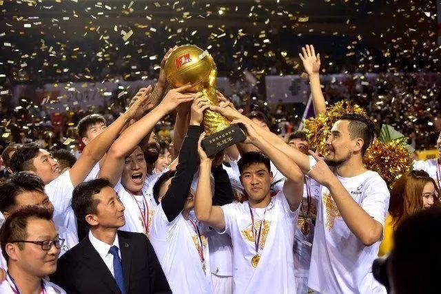 利物浦官宣新帅！43岁伊劳拉上任+签约2年，3大特质与克洛普神似